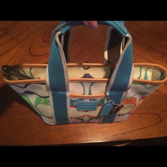 ***SOLD***Coach Ladybug Hampton Scribble Tote - Picture 2 of 7